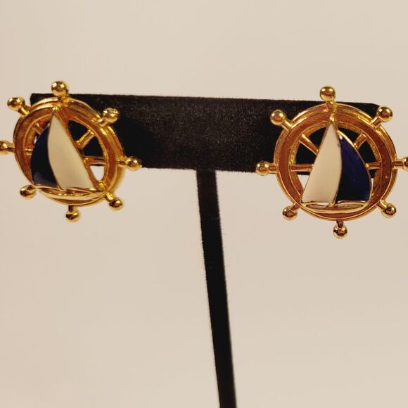 Vtg Avon Sailboat Helm Off White & Blue Enamel Gold Stud Earrings 1980s - Picture 7 of 7